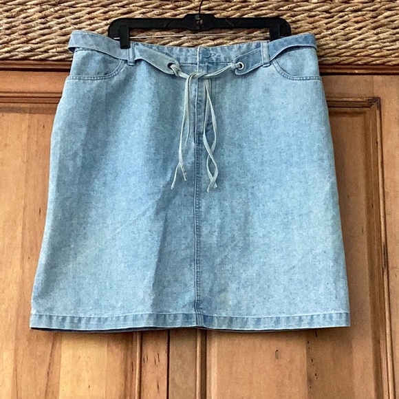 🦋Basic Editions Just So Fun & Awesome Size 18 Denim Skirt Wardrobe Must Have 🦋 - Picture 4 of 11